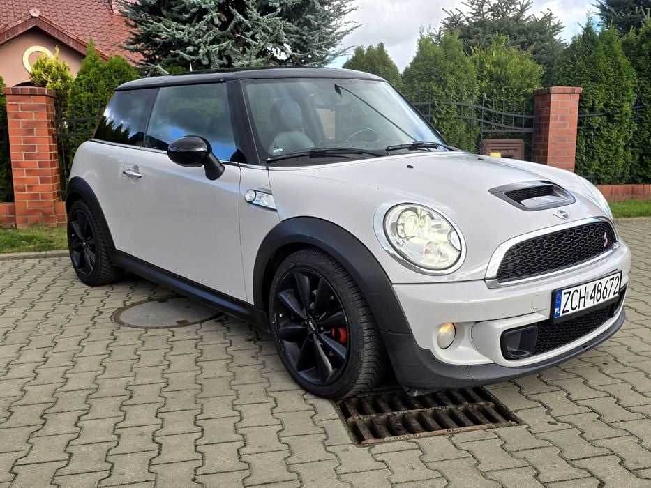 Mini couper SD xenon ,navi Skora,panorama PDC 180 KM mala rakieta