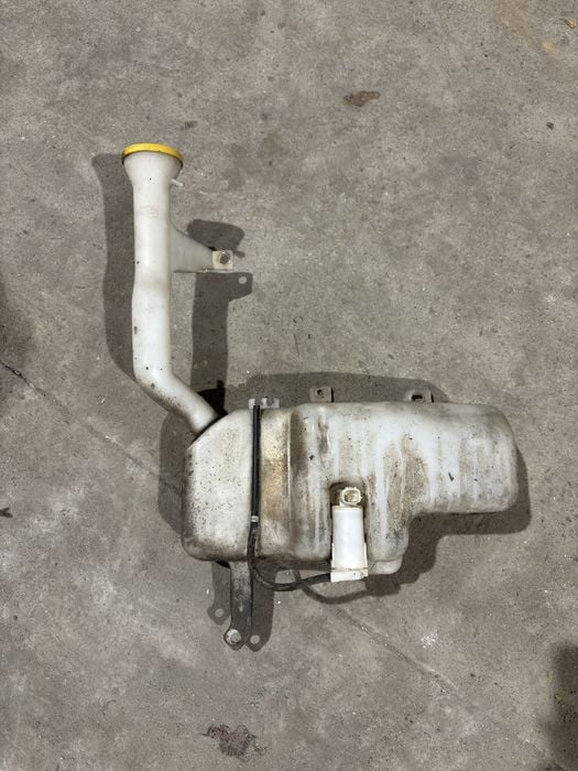 Zbiornik płynu spryskiwaczy