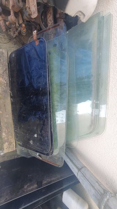 Suzuki Samurai Samuraj boczna szyba do drzwi