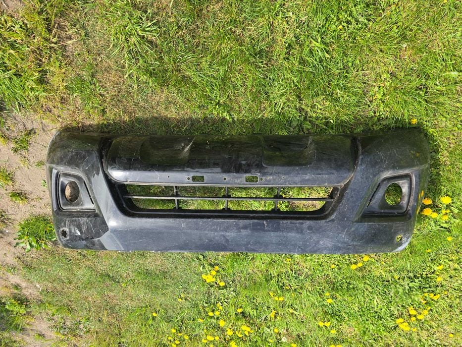 zderzak przód Nissan Navara 2015-