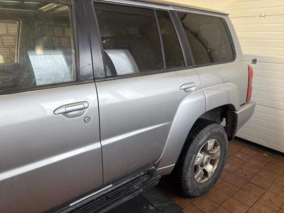 Nissan patrol y61 04r drzwi lewe tylne