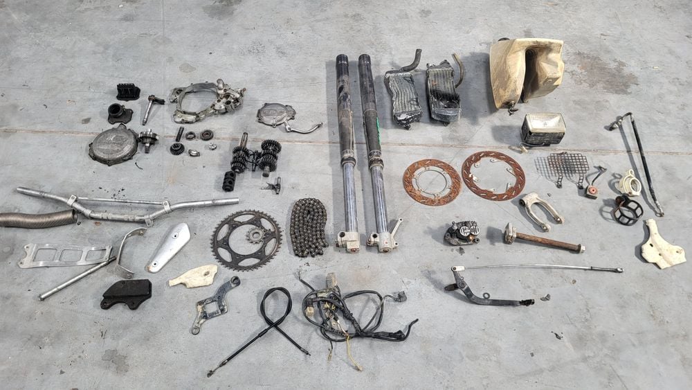 Ktm exc gs 250 1992 czesci dekiel skrzynia lagi zbiornik chlodnica lampa  naped tarcza kruciec membrana  zacisk oska oslona slizg