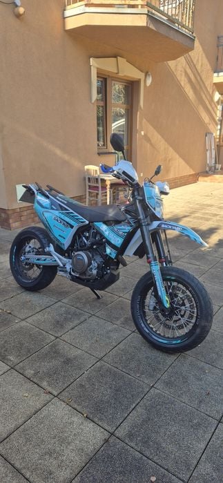 Husqvarna 701 supermoto