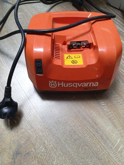 Ładowarka akumulatorów Husqvarna qc 330