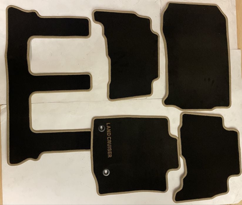 Toyota Land Cruiser 150  / dywaniki welurowe / Oryginał / Nowe