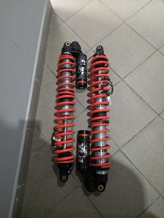 AMORTYZATORY AKTYWNE NOWE  2szt przód Can-Am Maverick X3
