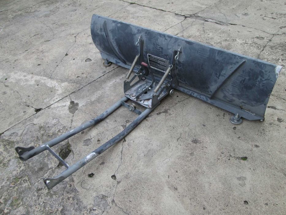 Pług do śniegu do: traktorek ogrodniczy  quad  atv  utv  odśnieżanie