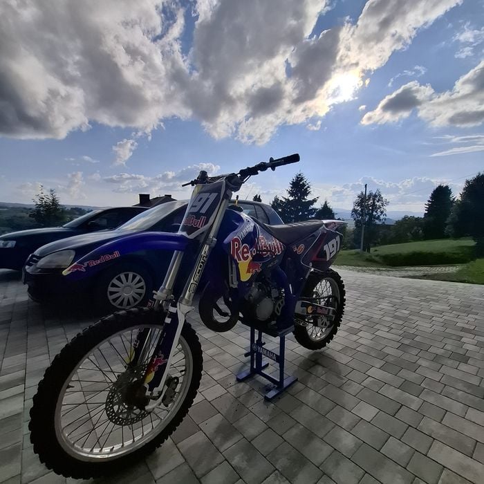 Cross  Yamaha yz125 Redbull