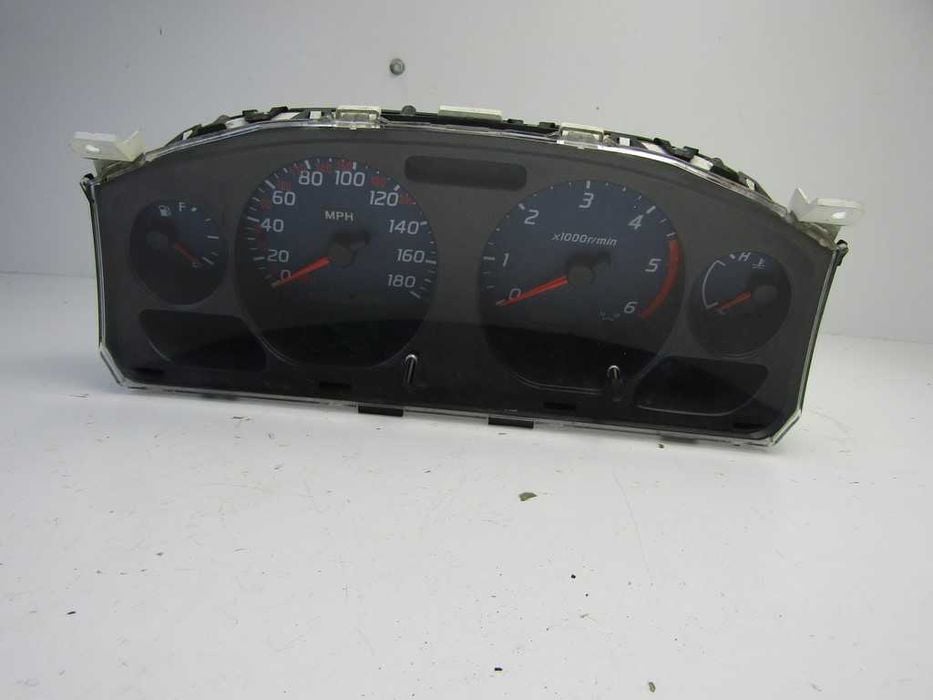 Nissan Navara 2.5 DI licznik zegary