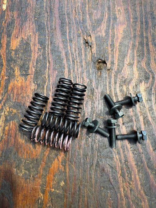 sruba sruby sprezyny sprzegla pokrywy docisk yamaha yzf 250 r 01-07