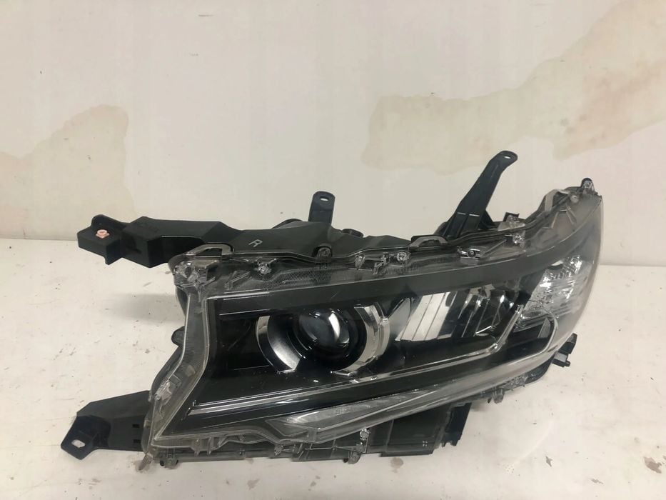 Lampa Lewa Przód Toyota Land Cruiser 150 Full LED