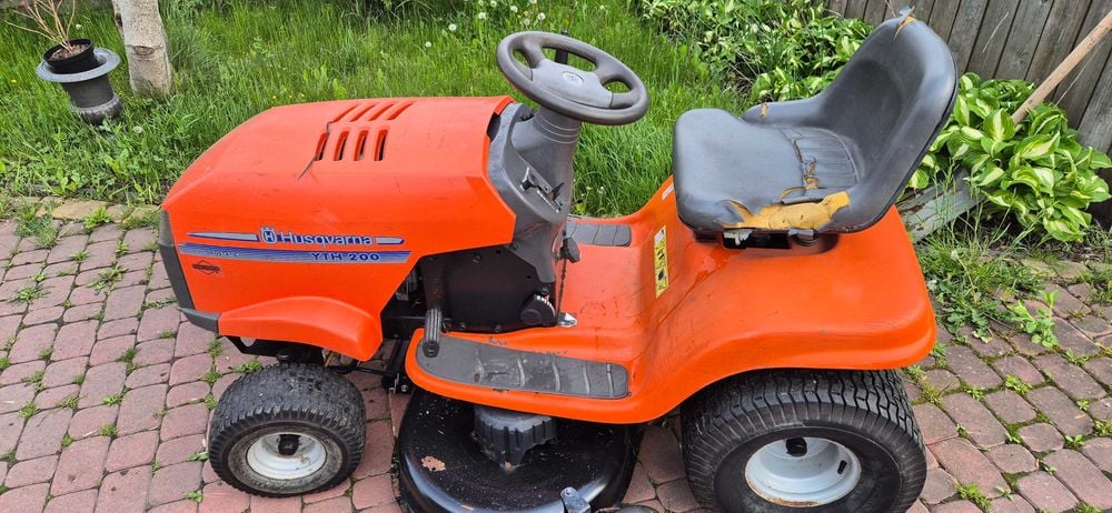 Traktorek kosiarka Husqvarna yth 200