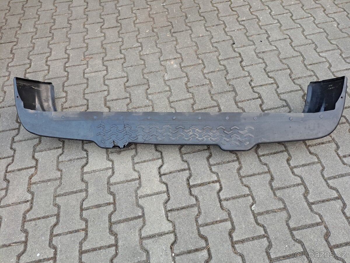 Land Rover Discovery 2 zadní nárazník - poškozený