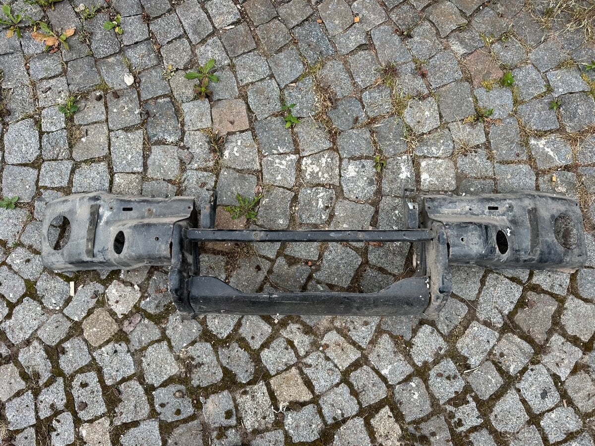 Nárazník Nissan Patrol Y61