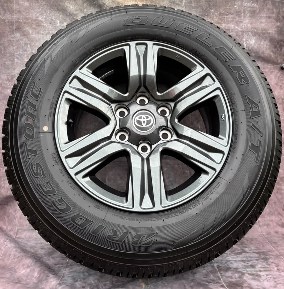 Zánovní alu Toyota Hilux 265/65R17 112S 99% VZORKU