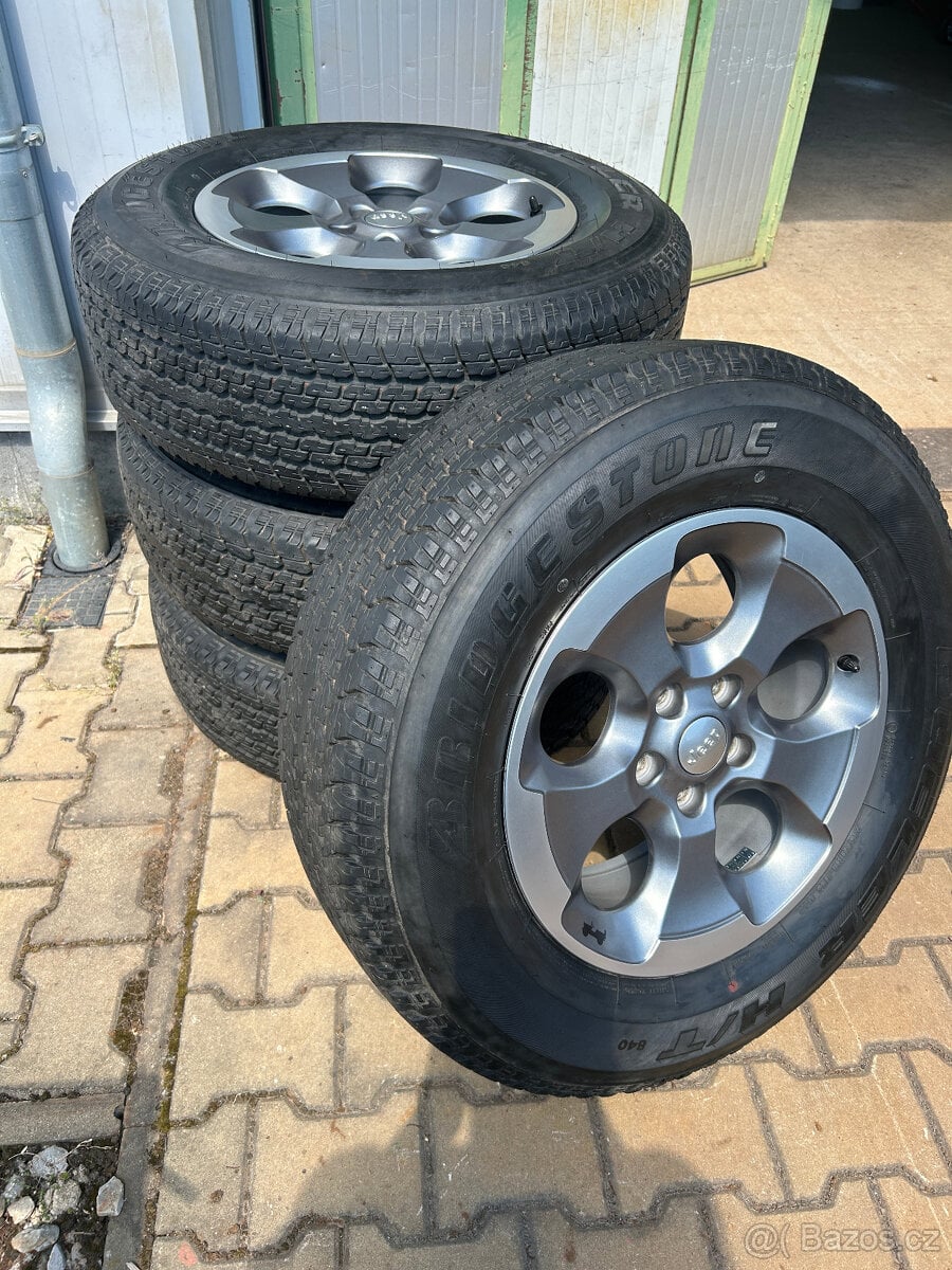 Jeep Wrangler Alu disky 7,5Jx18 včetně pneu 255/70x18