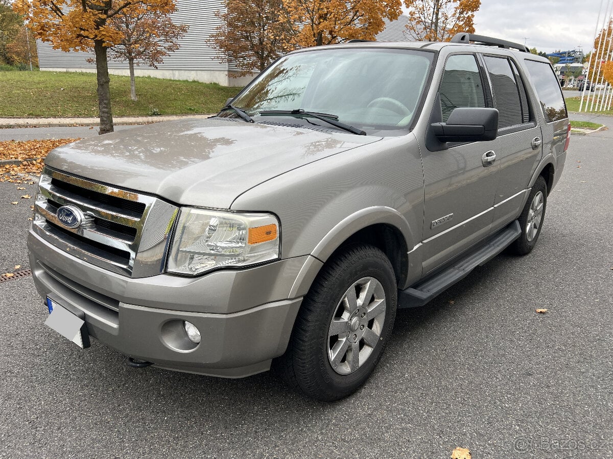Ford Expedition XLT 5.4 V8, 67 000 km,1.majitel, 7 míst, 4x4