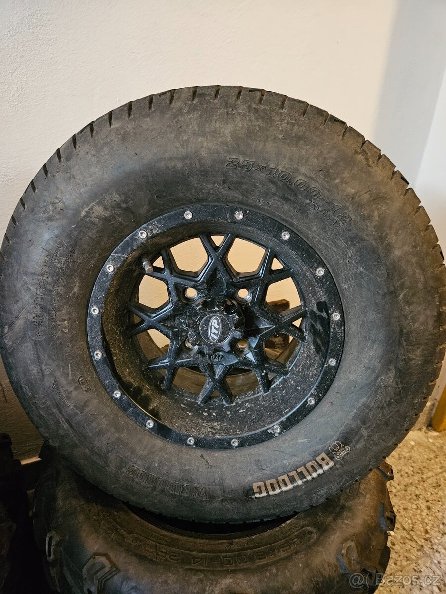 Sadu kompletních kol na čtyřkolku