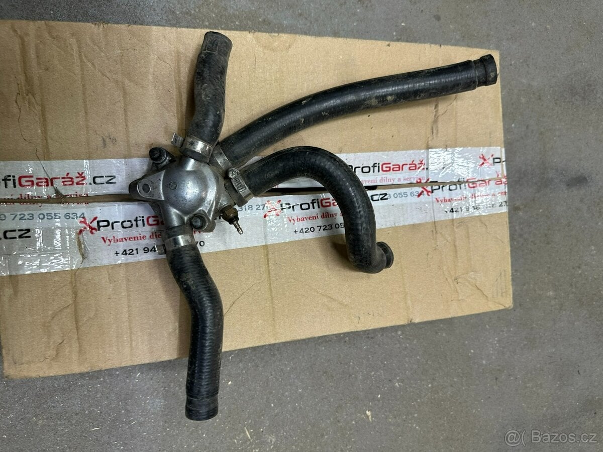 TERMOSTAT s hadicema - Honda XRV 750 RD04 r.v.90-92