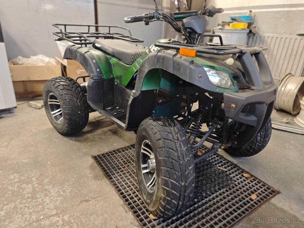 Akumulátorová čtyřkolka - HECHT 59399 ARMY