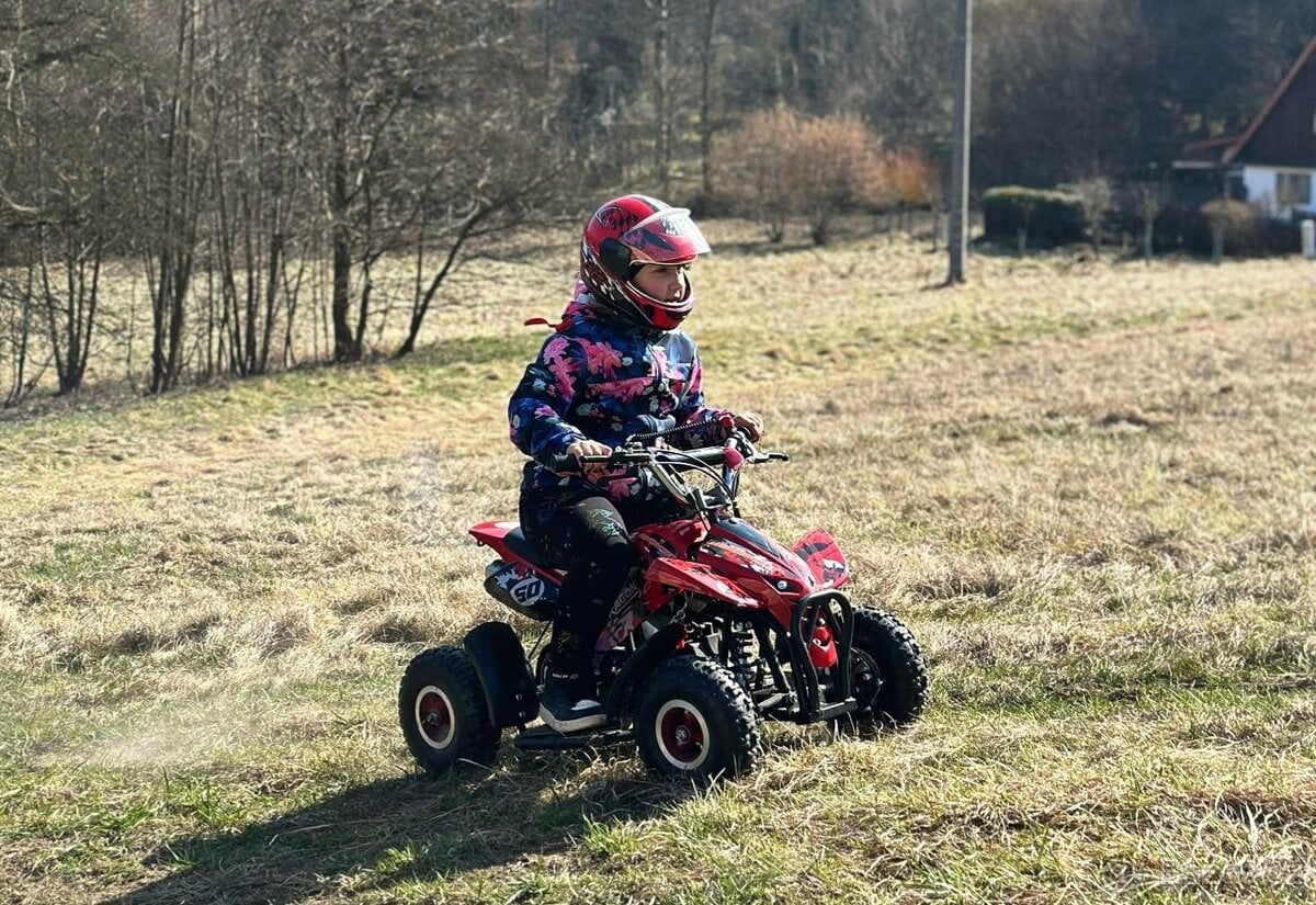 Benzínová čtyřkolka