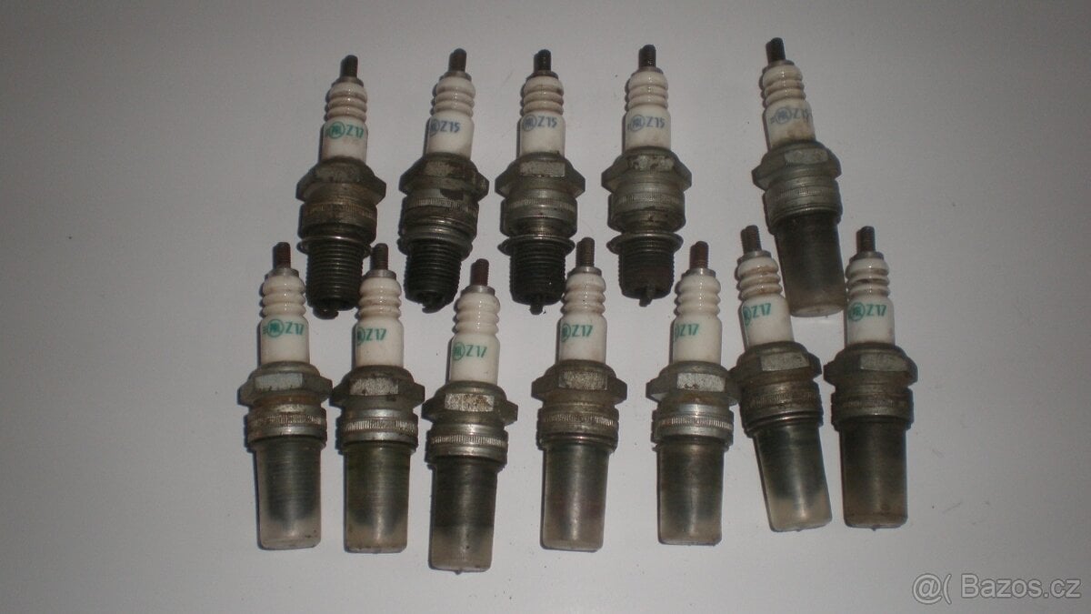 Svíčky zapalovací na motor