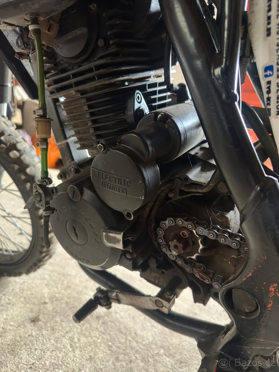 Minirocket hurricane 250 celek nebo N.D