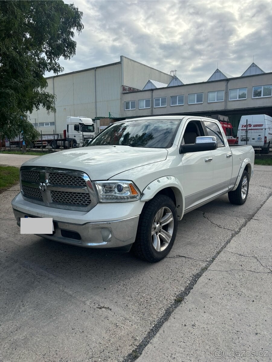 Dodge RAM 1500 Laramie 6míst DPH