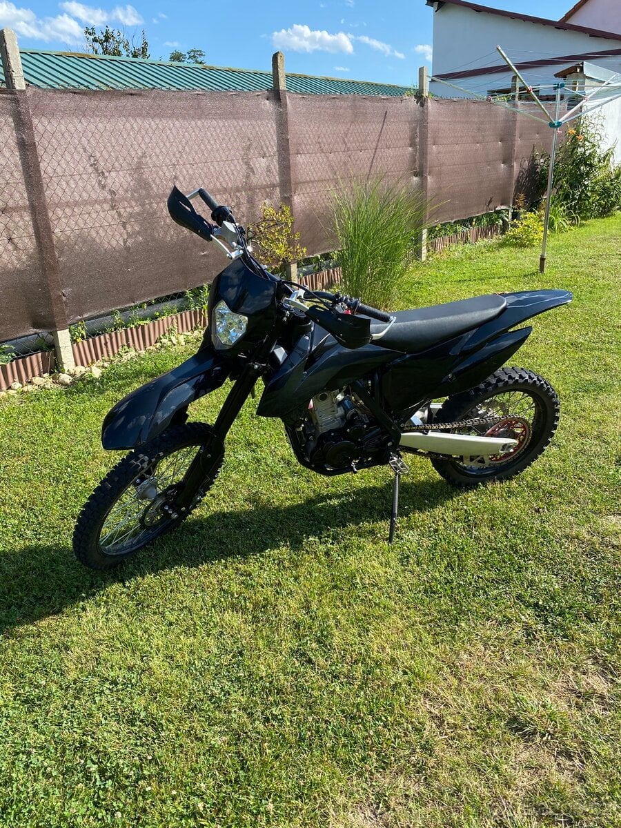 Enduro motorka 300ccm