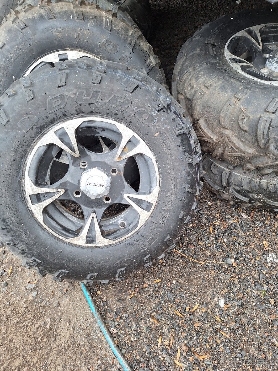 Kola na Arctic Cat