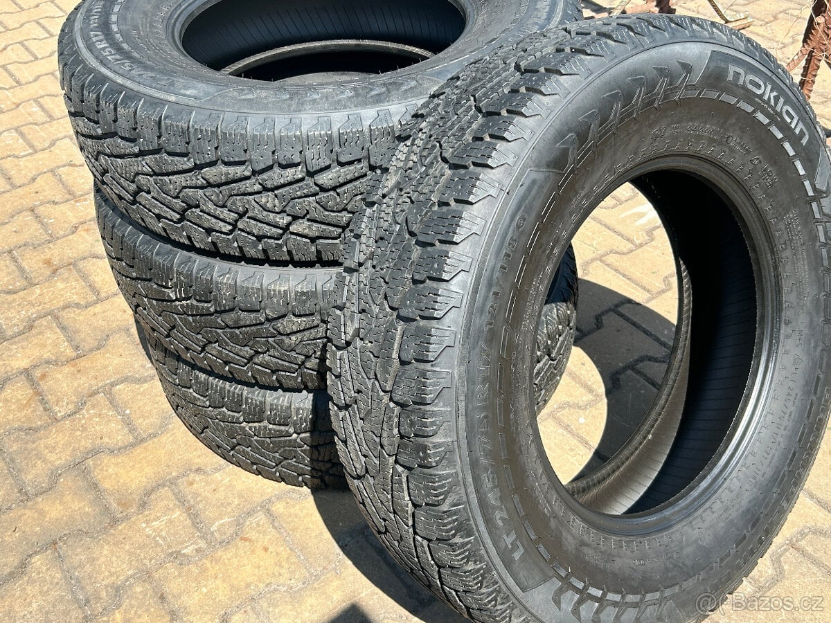 Jeep Wrangler - Pneu Nokian Hakkapeliitta LT 245/75x17