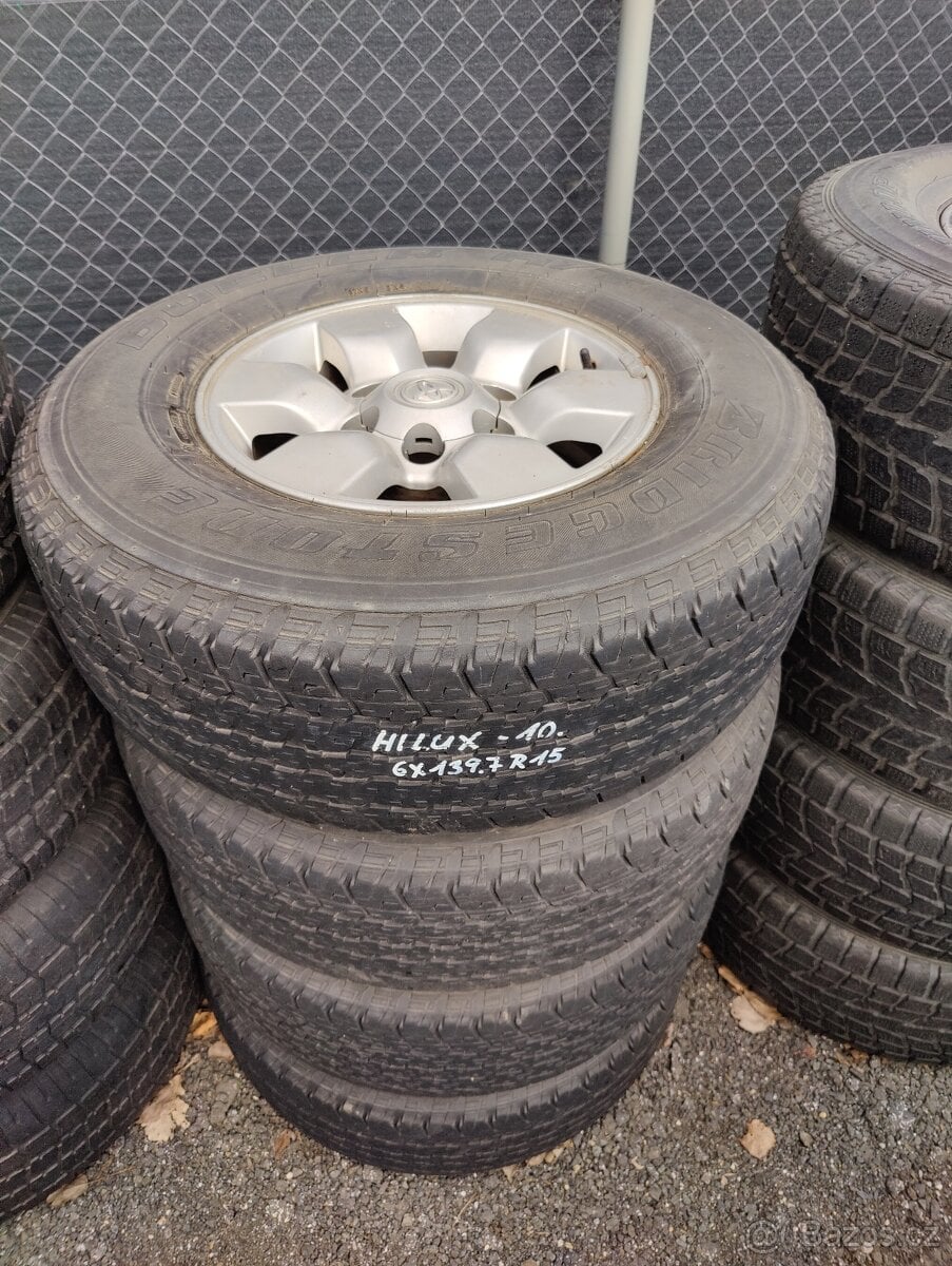 Toyota Hilux  6x139,7 255/70 R15 7J ET 30             (71)