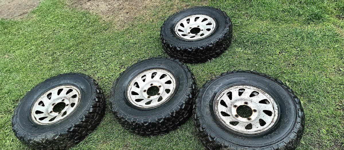 Kola Suzuki Samurai Vitara jimny