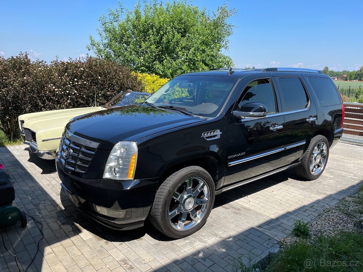 Cadillac Escalade TOP STAV
