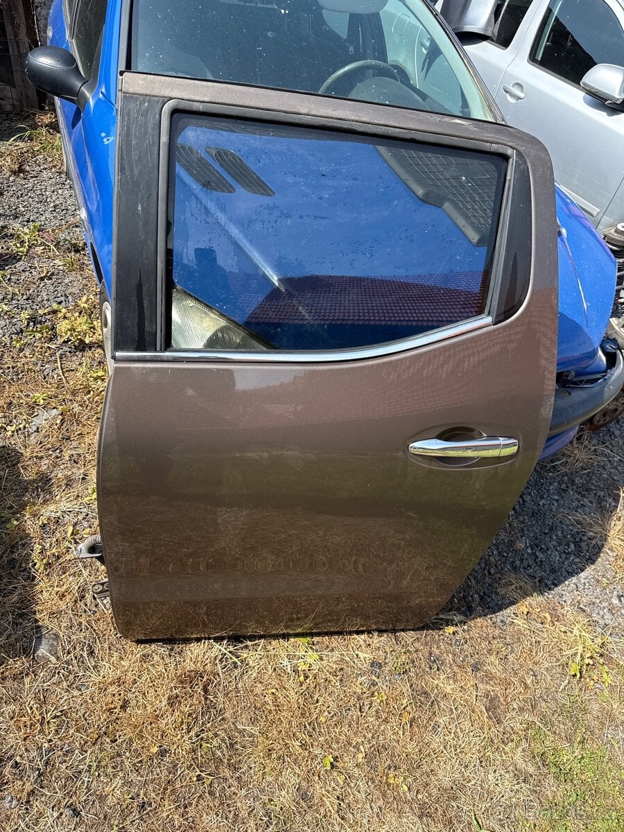 Levé zadní dveře Alaskan Navara D23