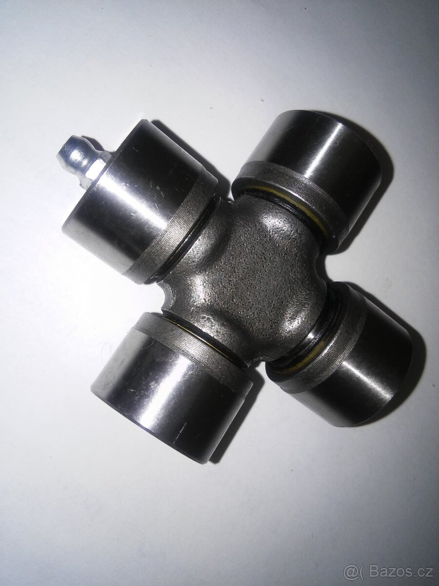 Kříž kardanu Suzuki Samurai.