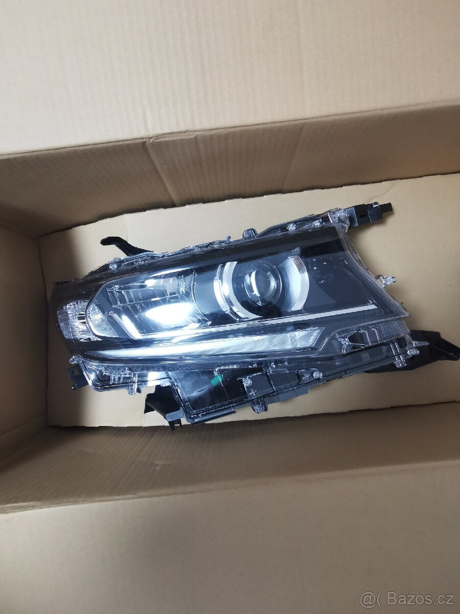 Světlomet Land Cruiser 150