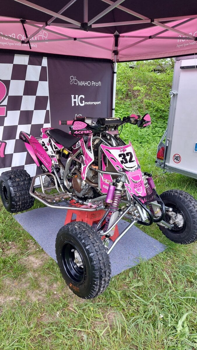 Juniorská závodní čtyřkolka