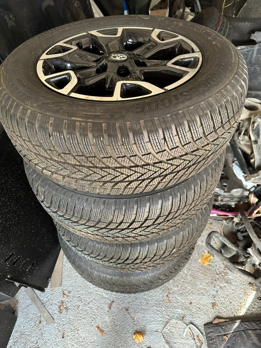 Kompletní sada kol Toyota Hilux 2023