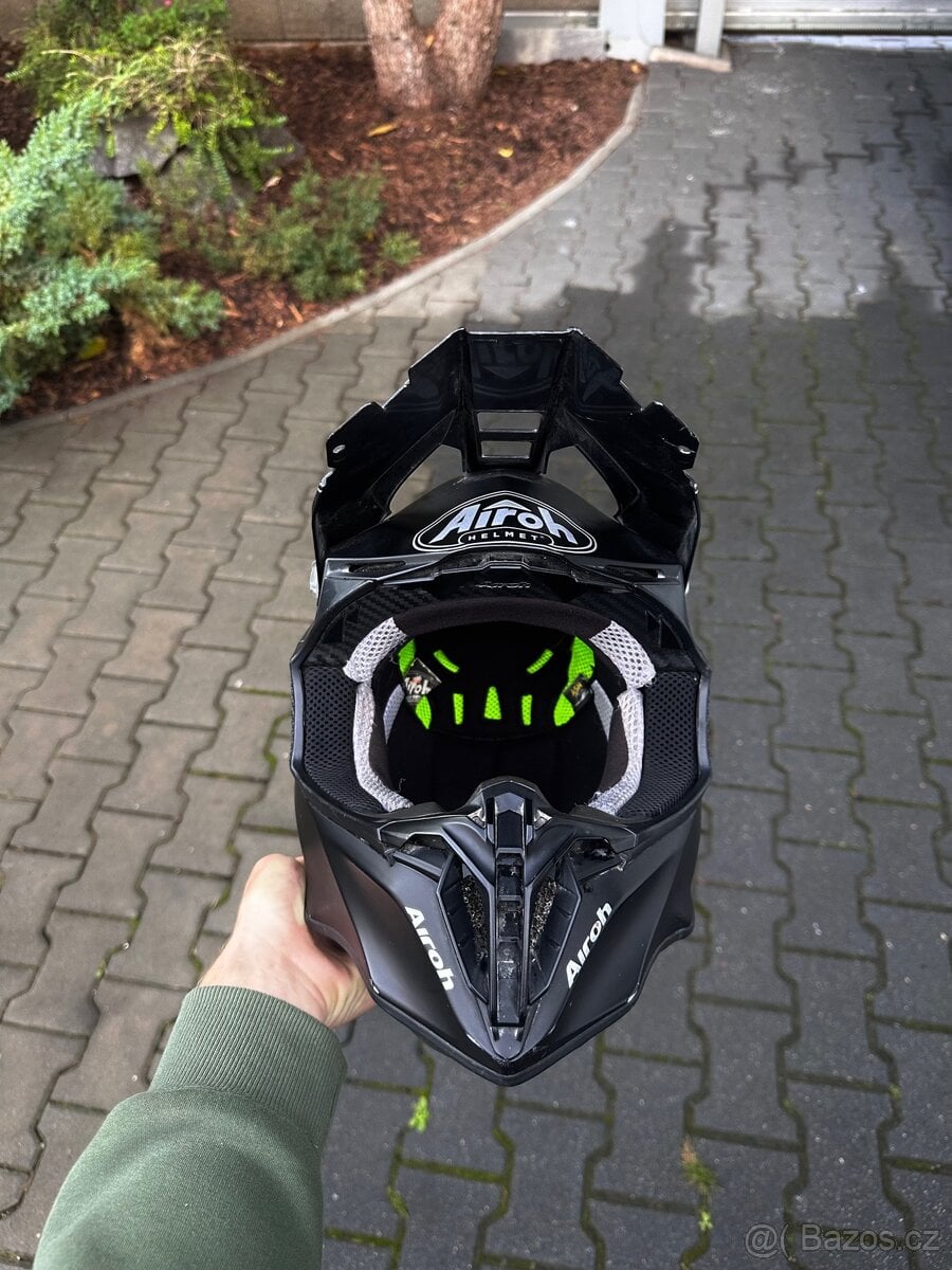 Airoh twist 2.0 helma