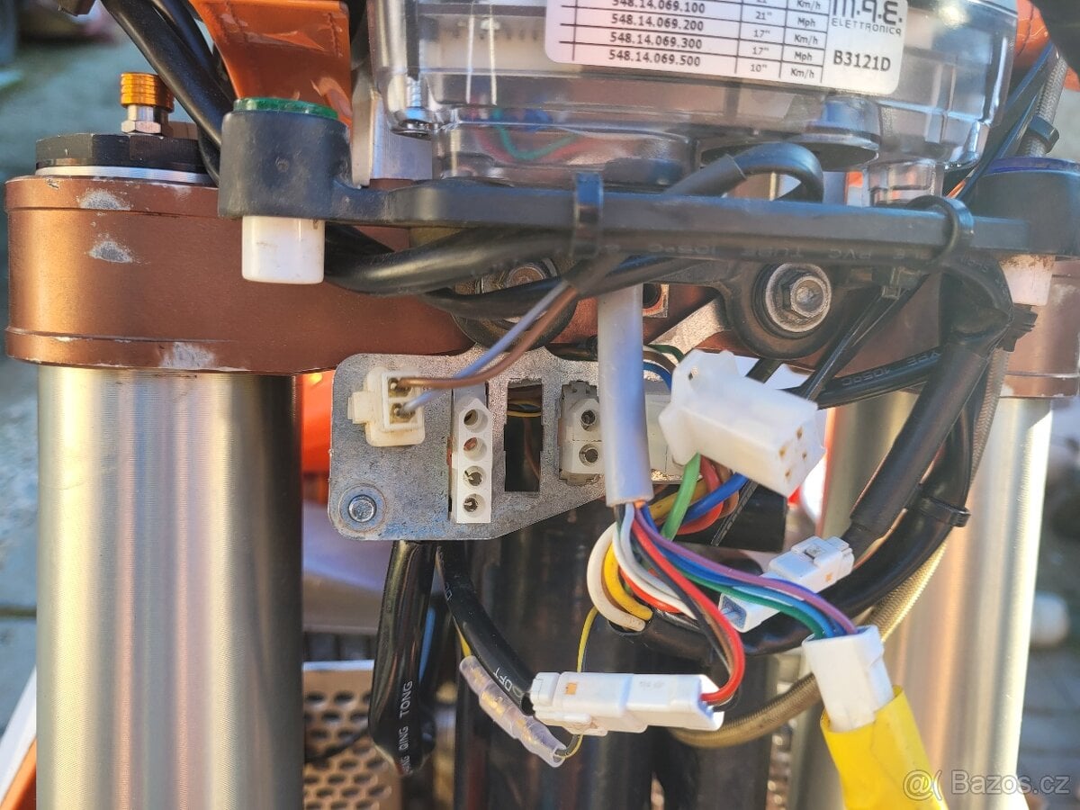 KTM EXC - elektrika,konektory piny zásuvky 2T 4T