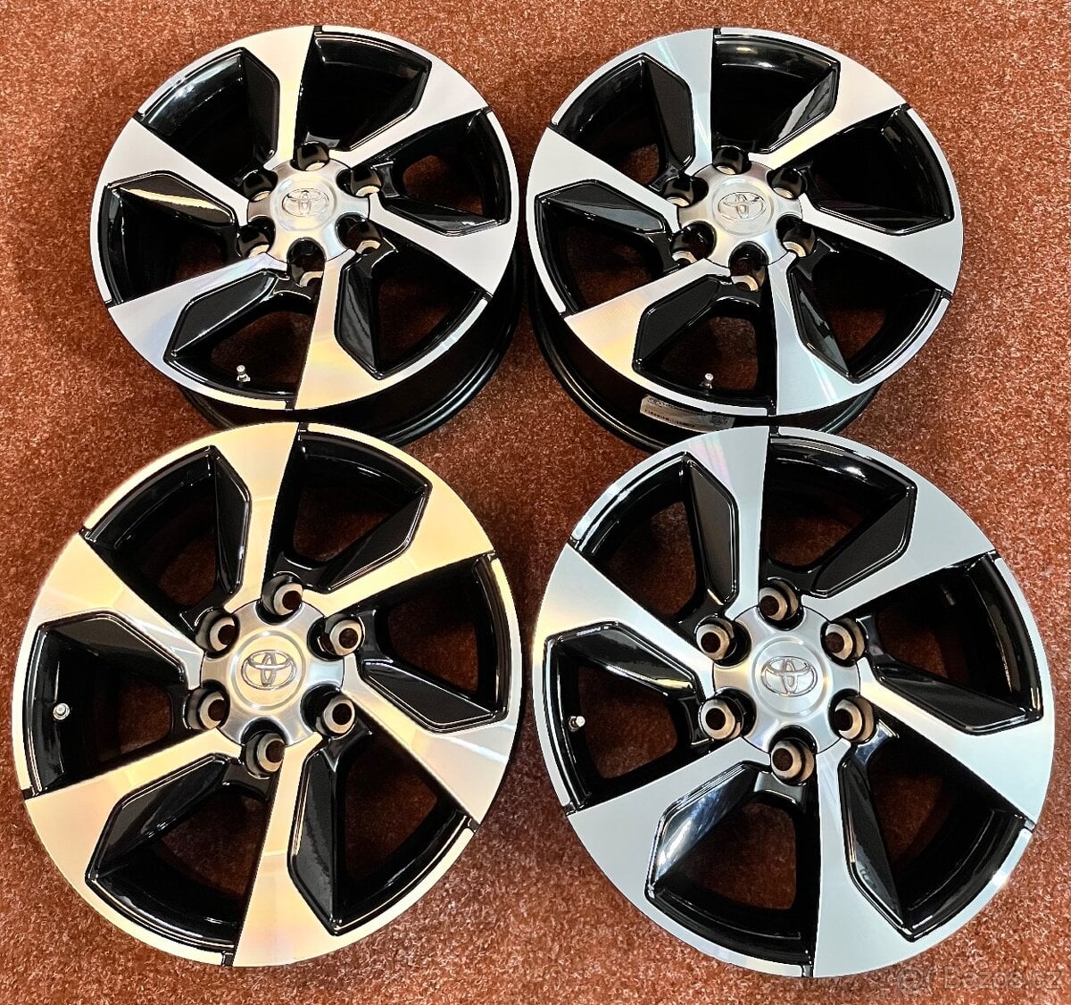 6x139.7 R17 originál Alu Toyota Hilux 2020 + senzor