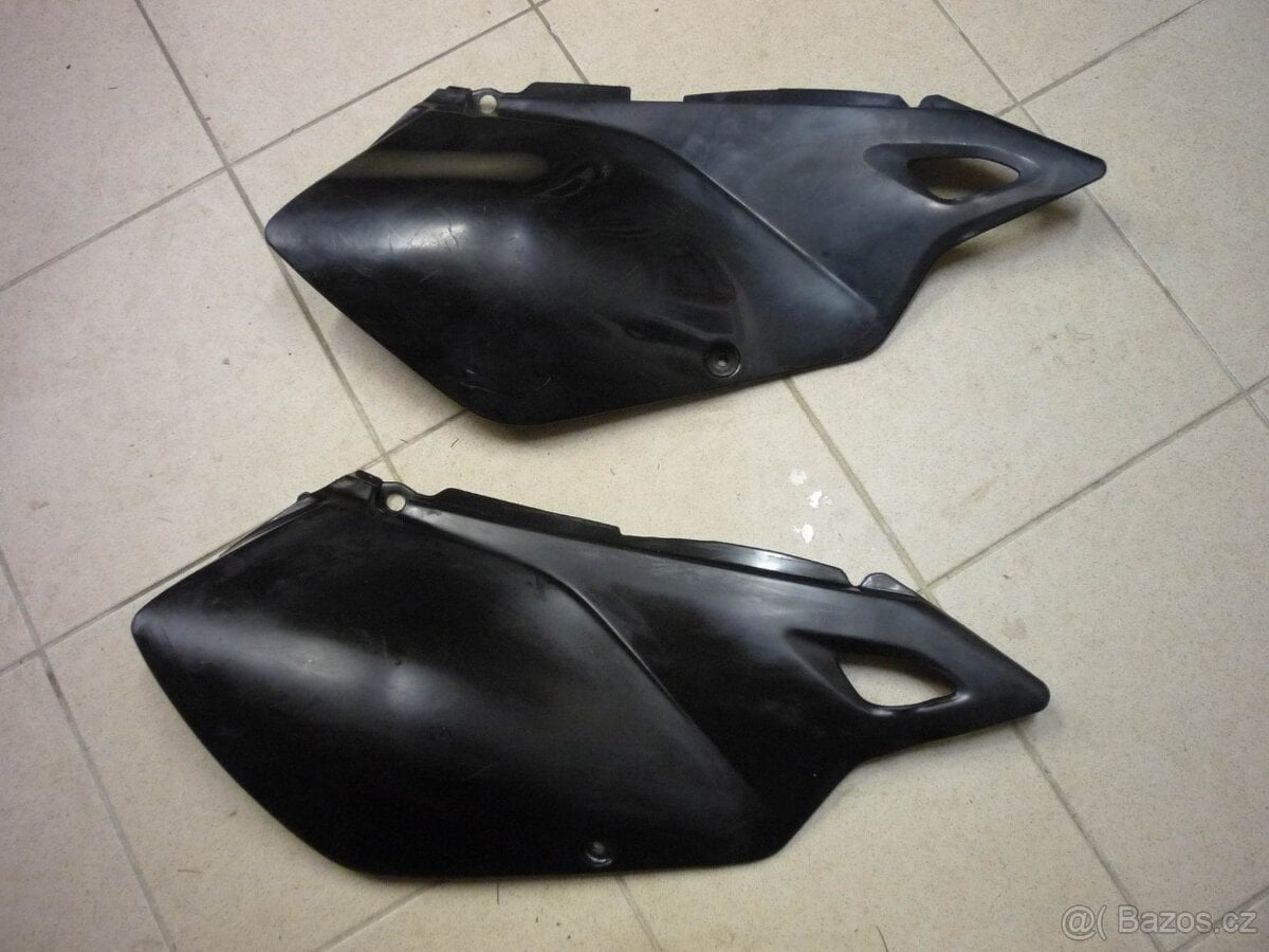 Suzuki DRZ 400 r.v.2006 podsedadlový plast