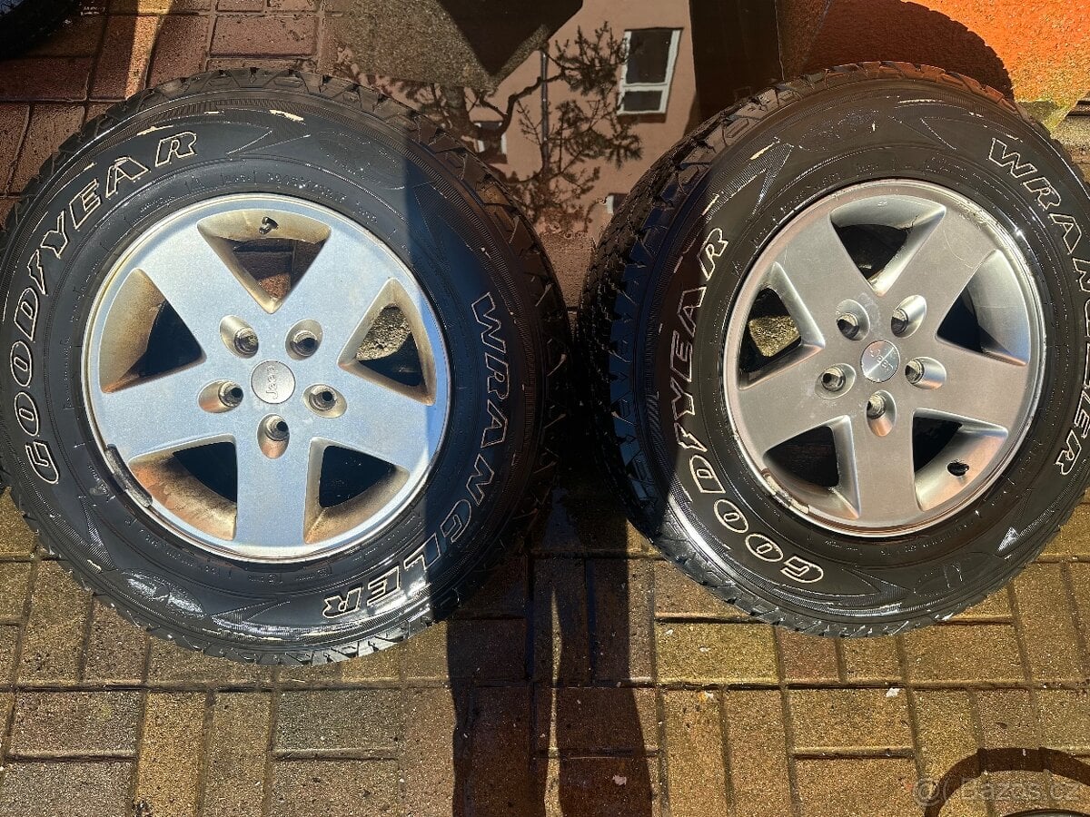 Kola Jeep wrangler JK Rubicon