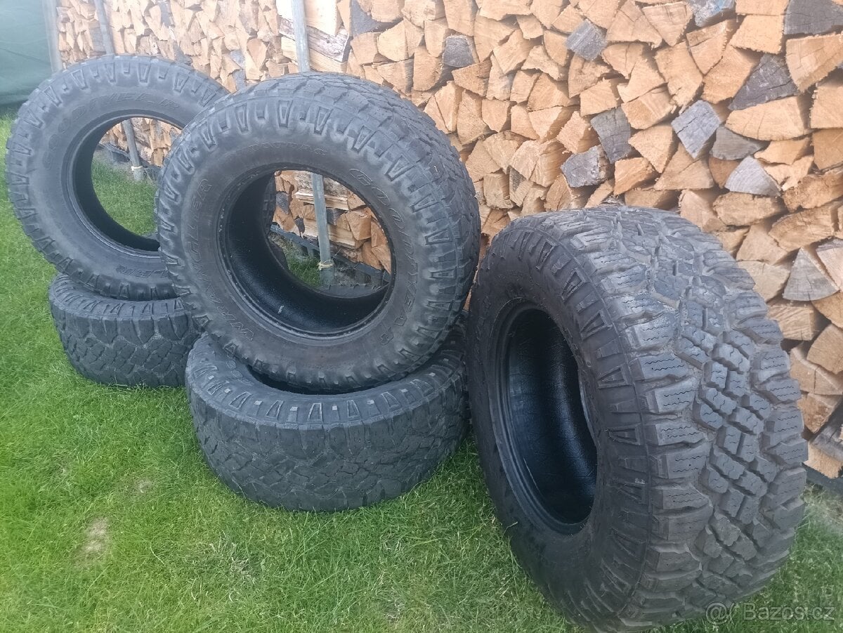 Offroad pneu 325/65R18, cena je za všech 5 ks.