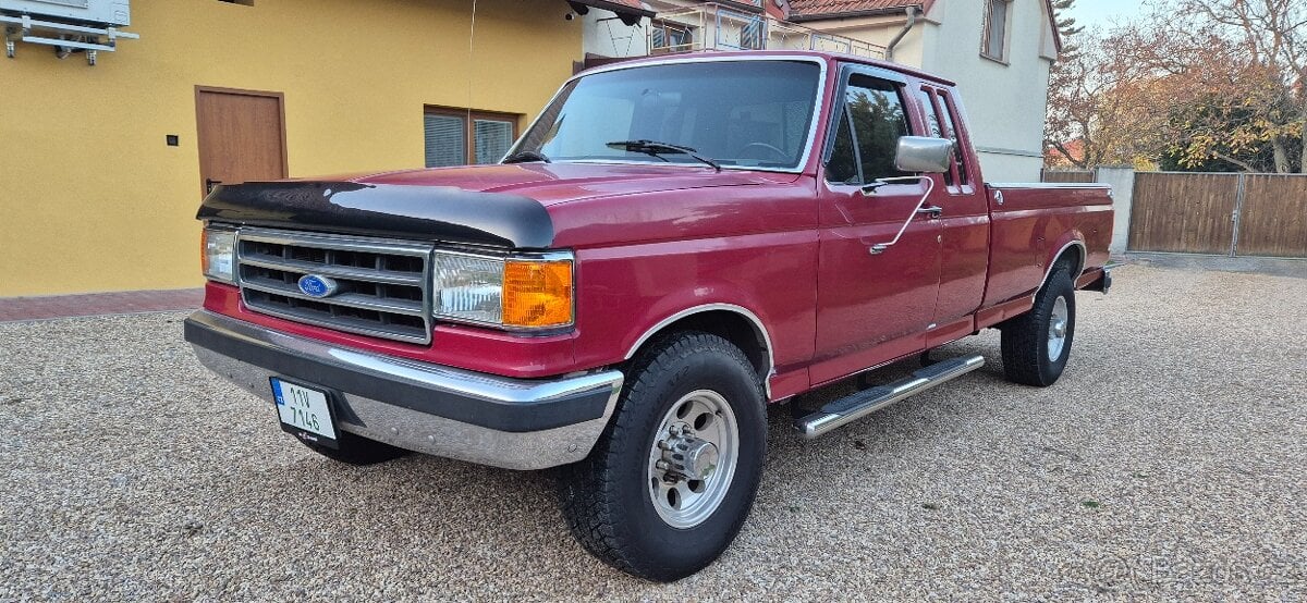 Ford F-250 V8 automat