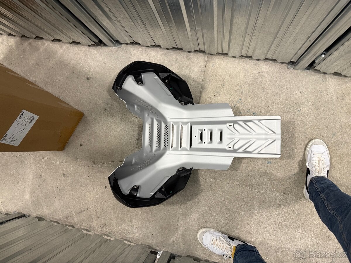 KTM 890 Adventure R - kryt motoru