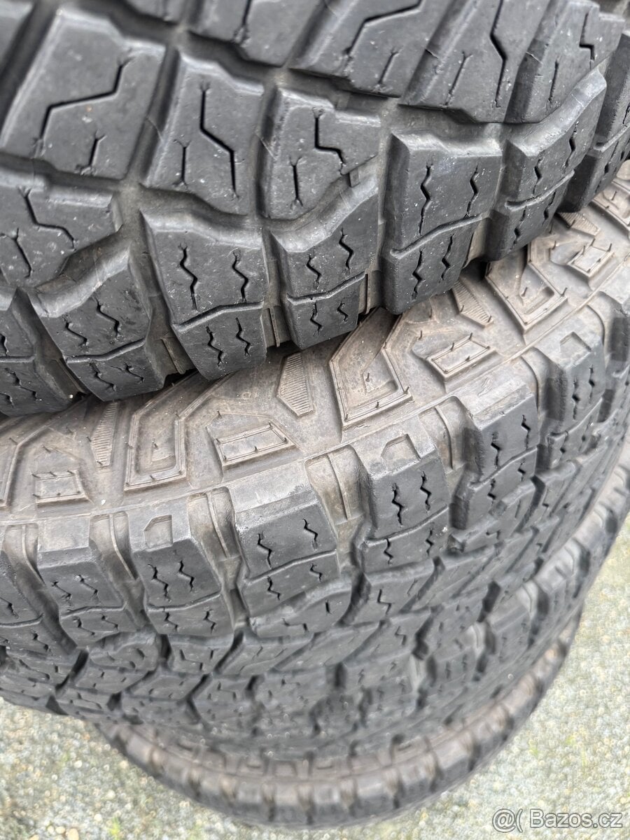 Pneu Goodyear Wrangler Territory AT LT325/65 R18