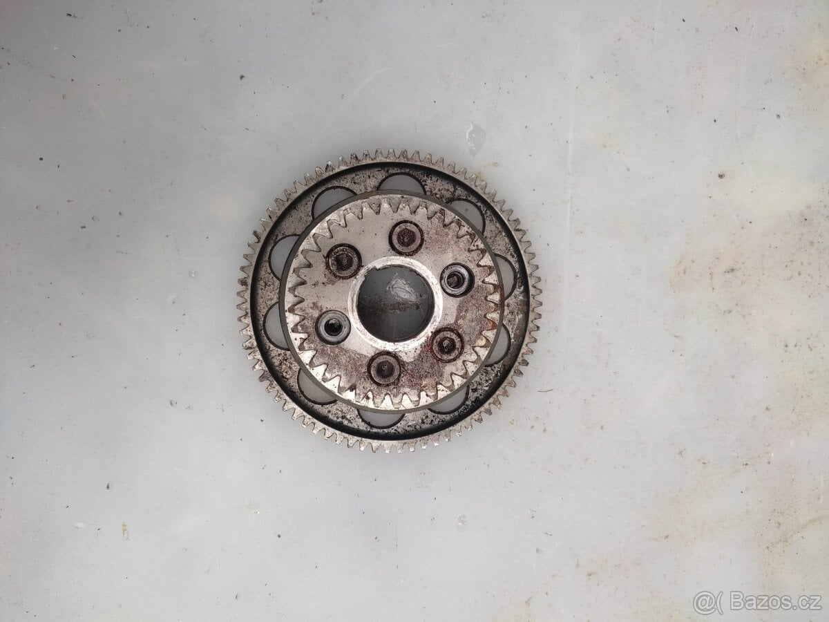 KTM EXC 520 - volnoběžka startéru