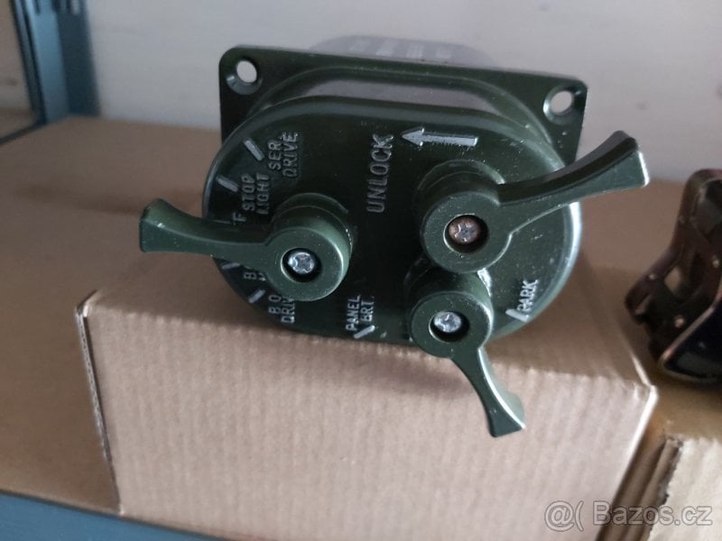 Hummer H1 / HMMWV - přepínač světel